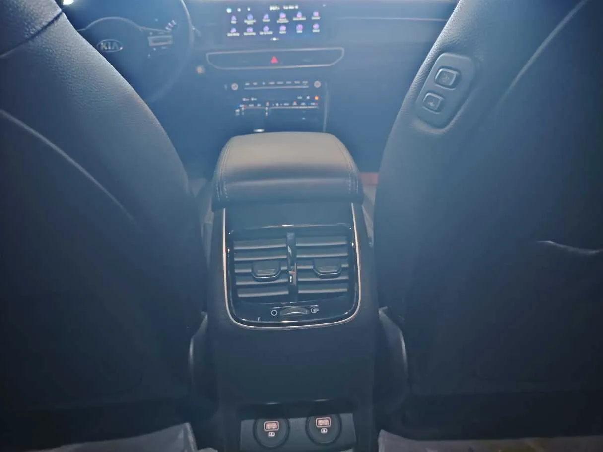 Car image 25