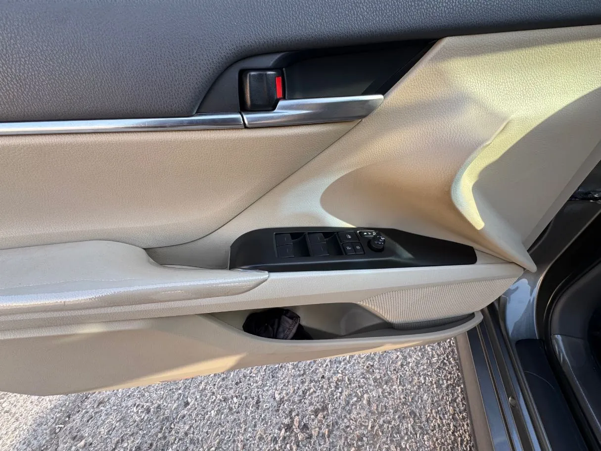 Car image 26