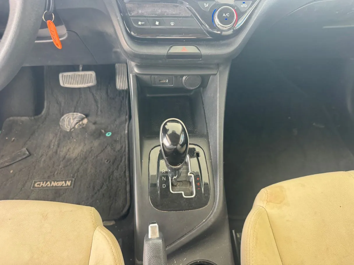 Car image 15