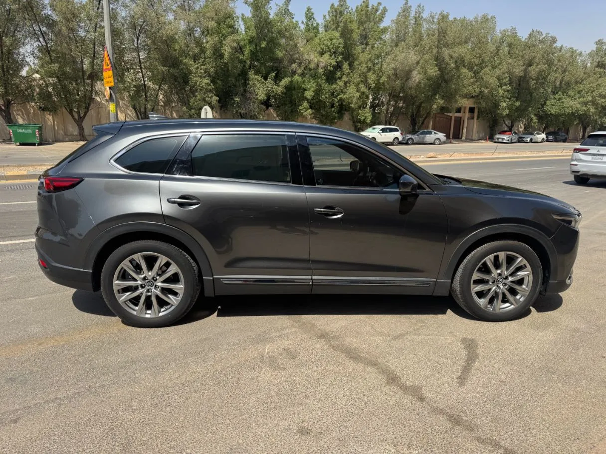 Car image 4
