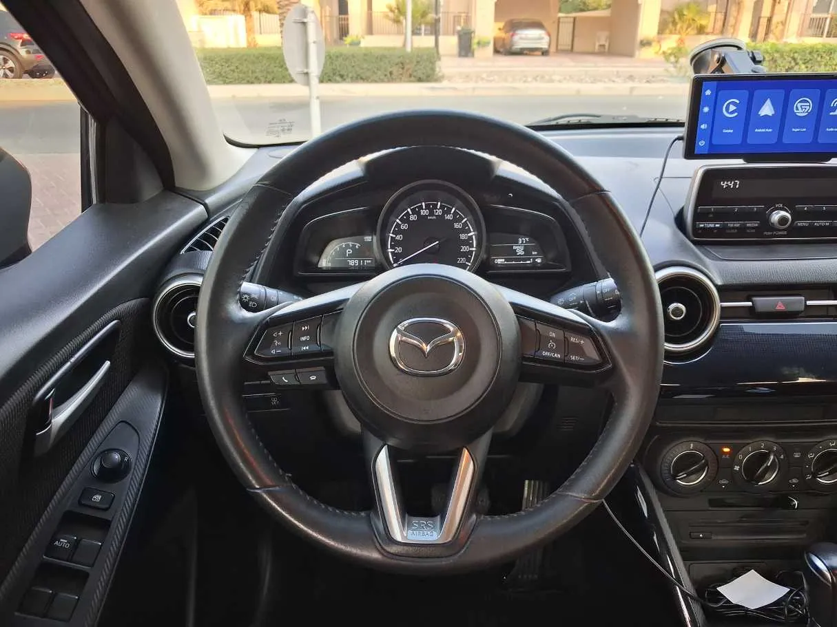 Car image 19