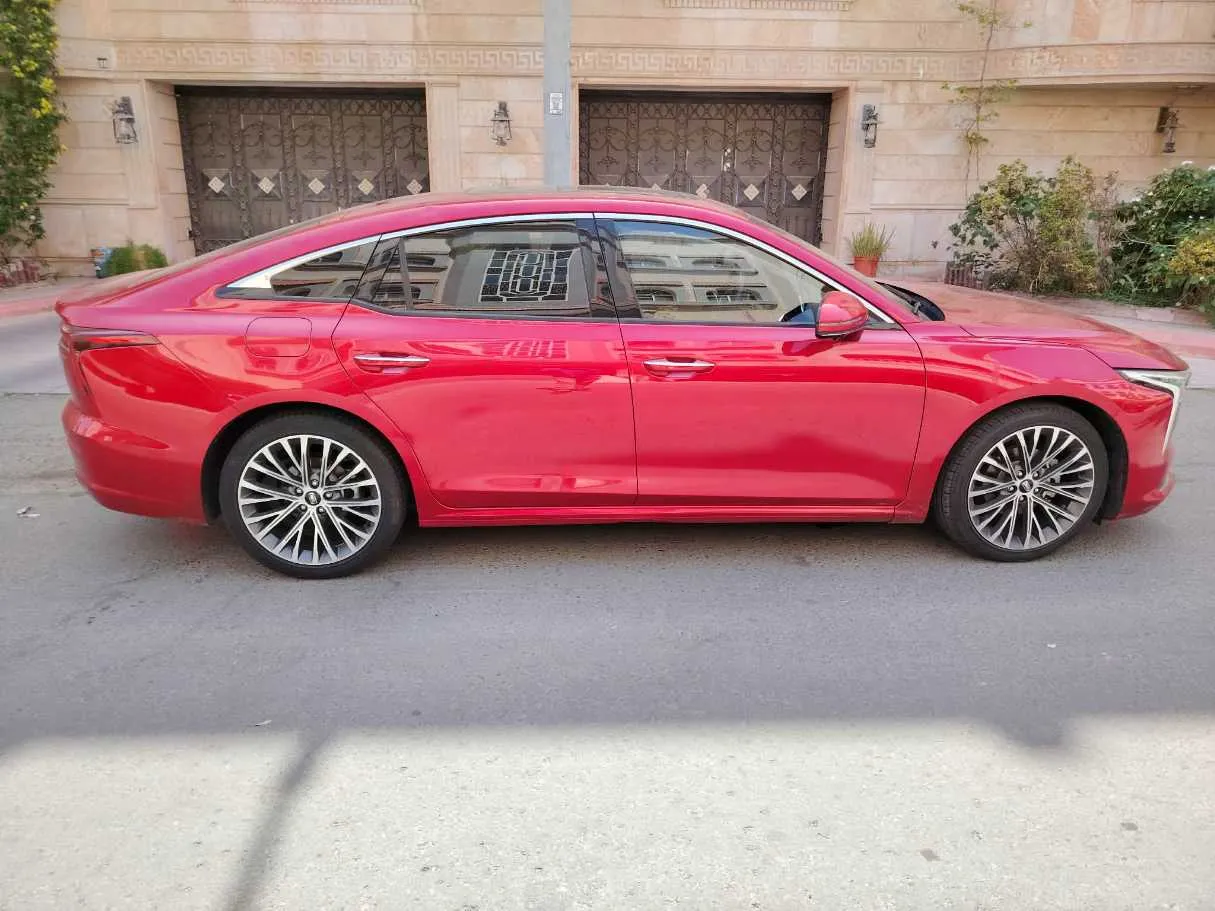 Car image 4