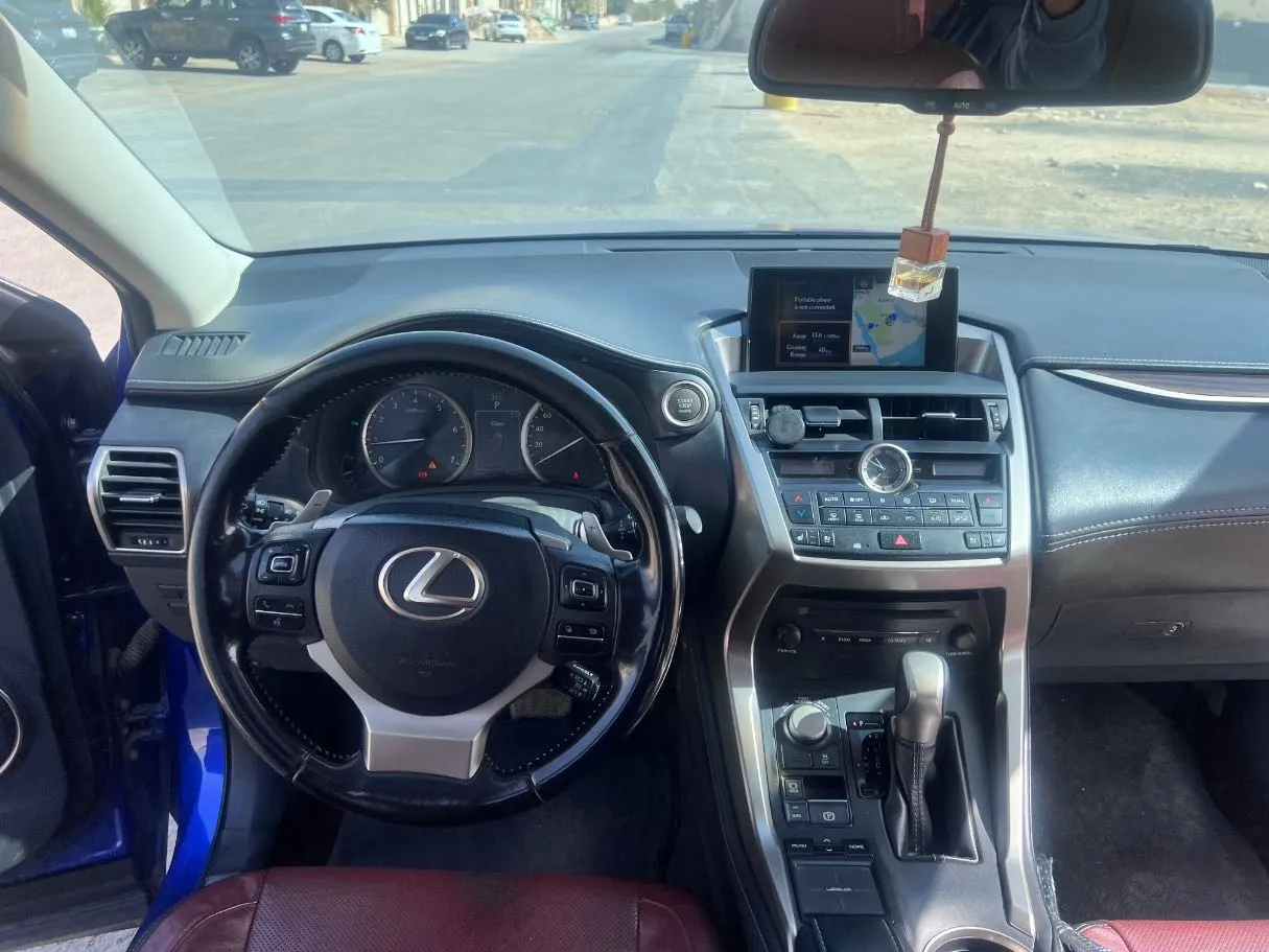 Car image 17