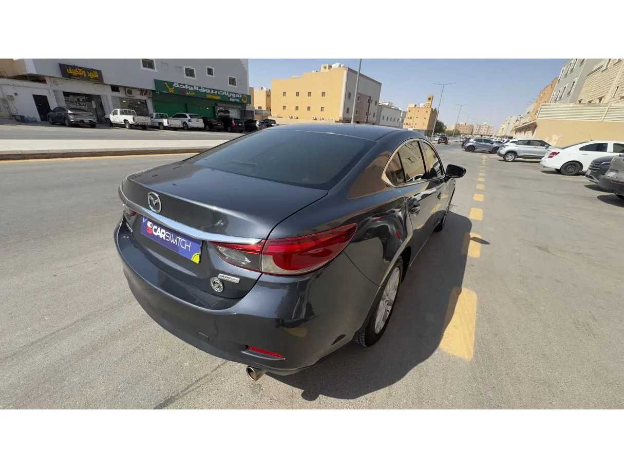 Car image 5