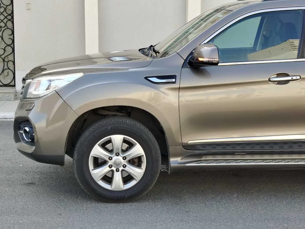 Car image 9