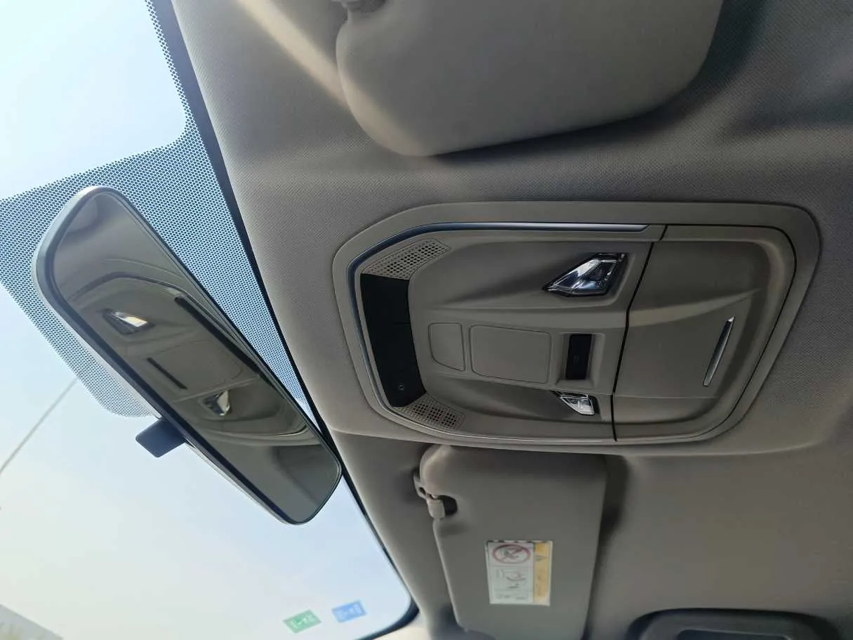 Car image 28