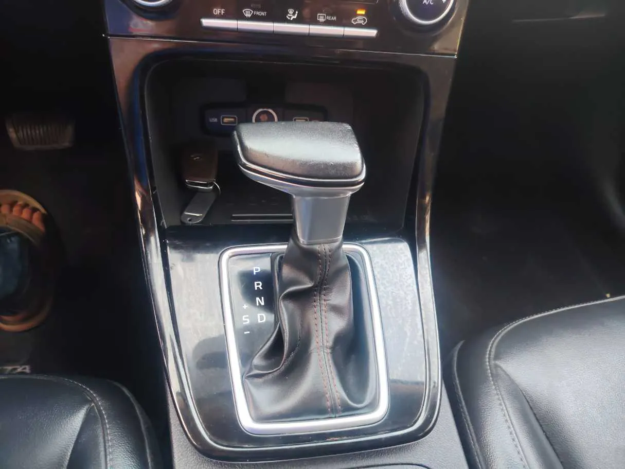 Car image 20