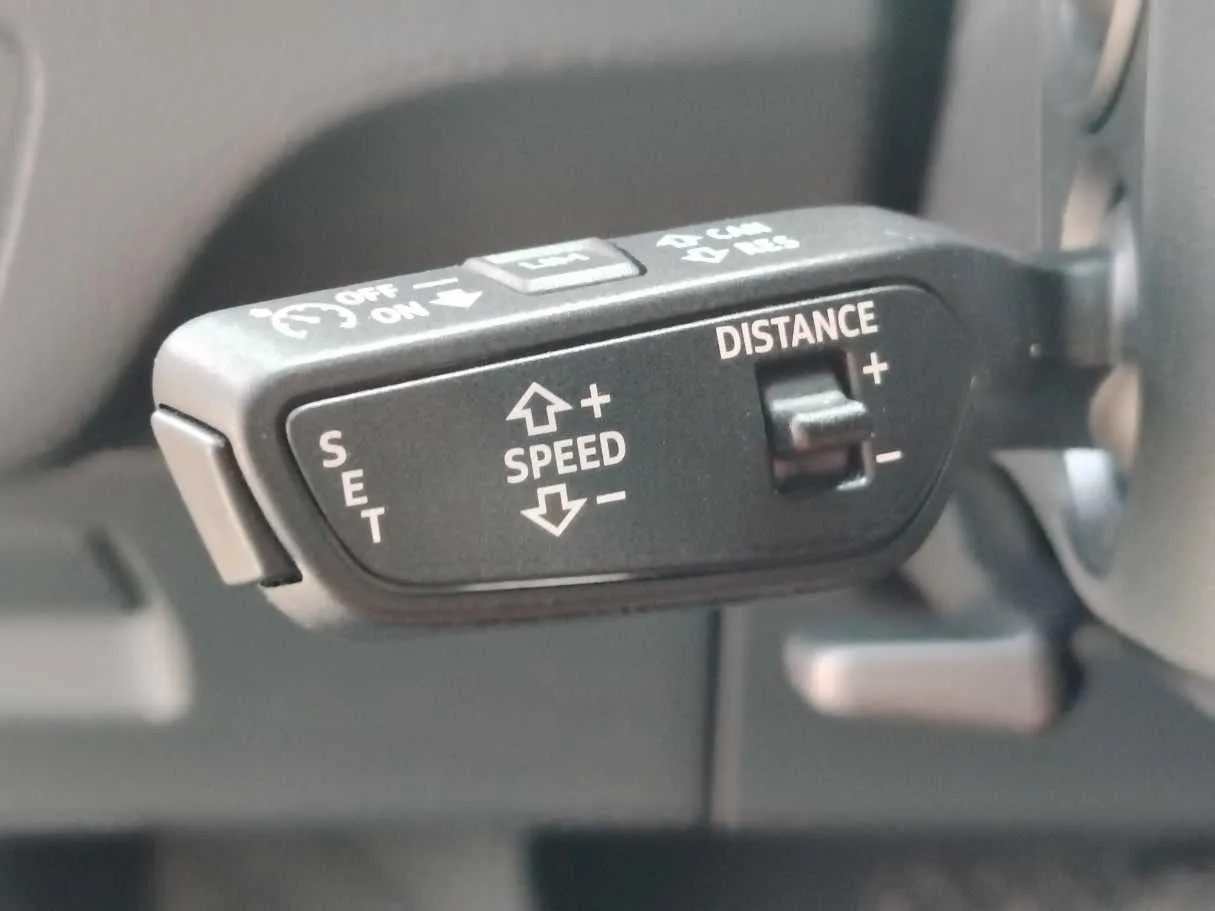 Car image 37