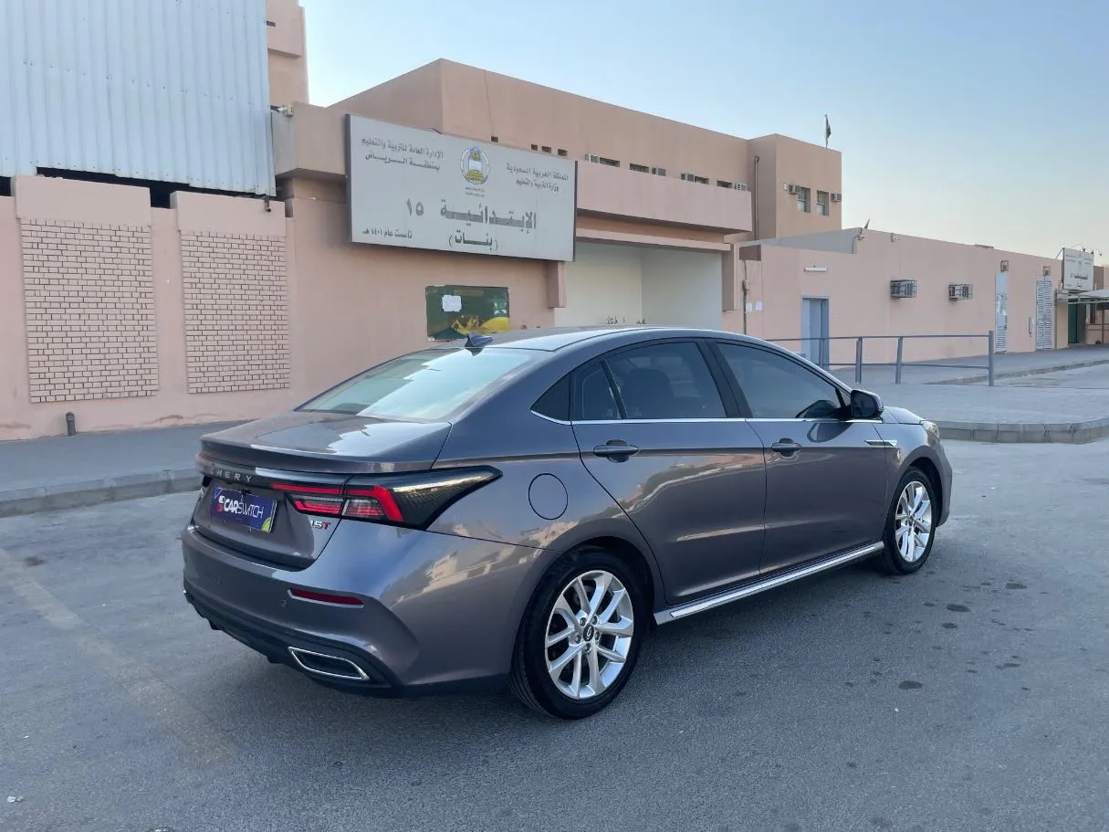 Car image 5