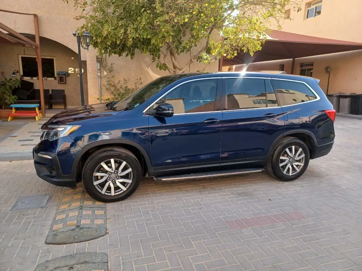 Car image 8