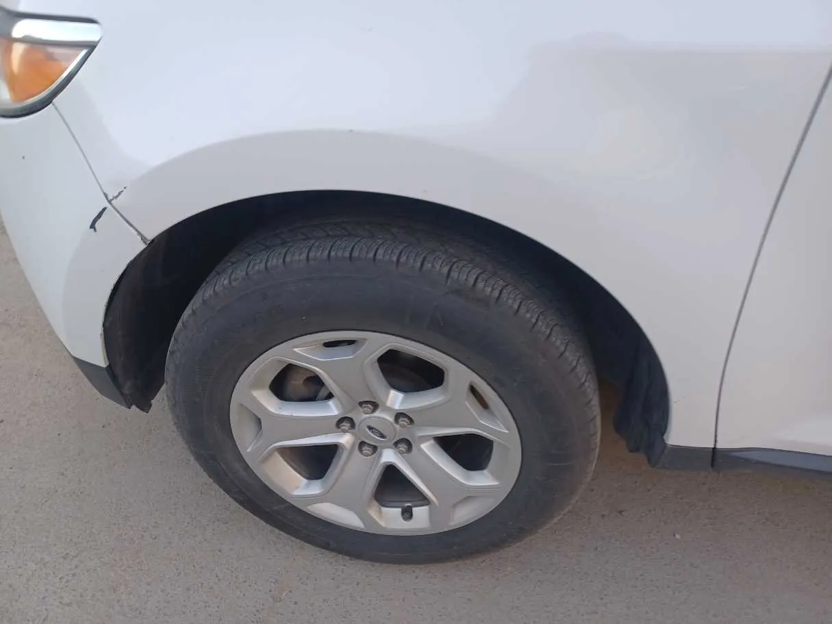 Car image 9