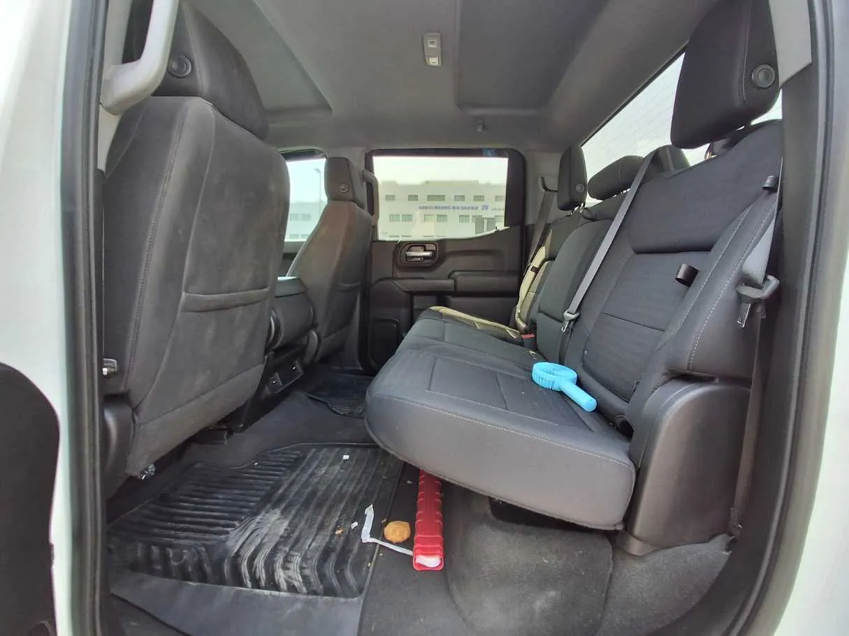 Car image 13