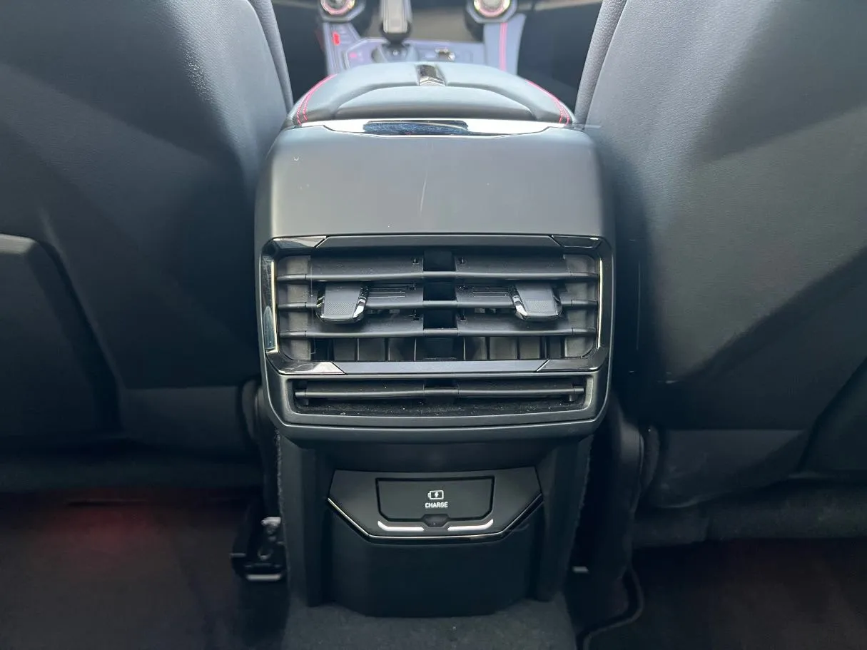 Car image 27