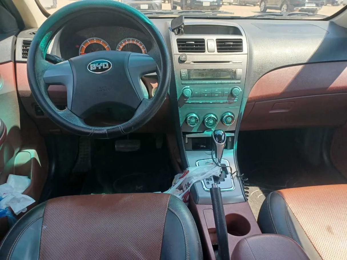 Car image 16