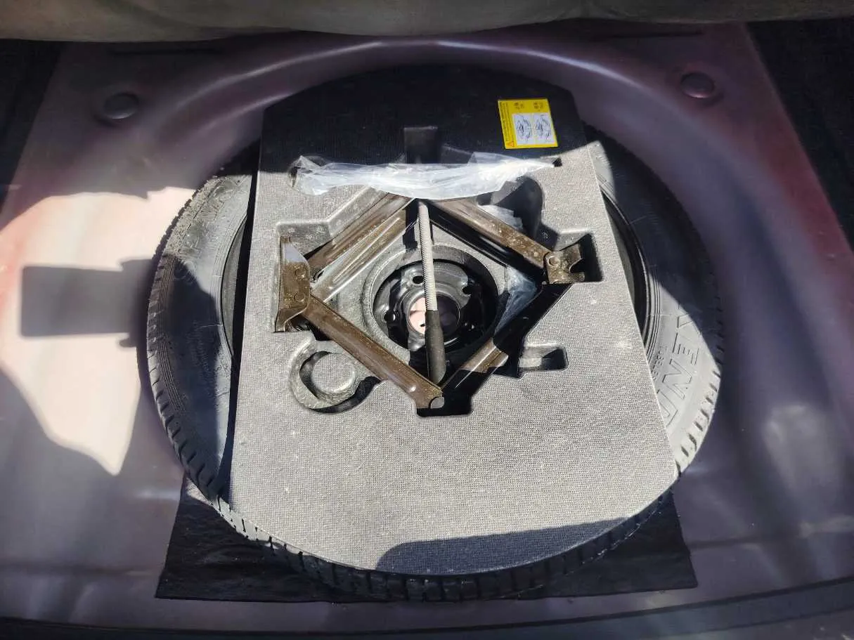Car image 26