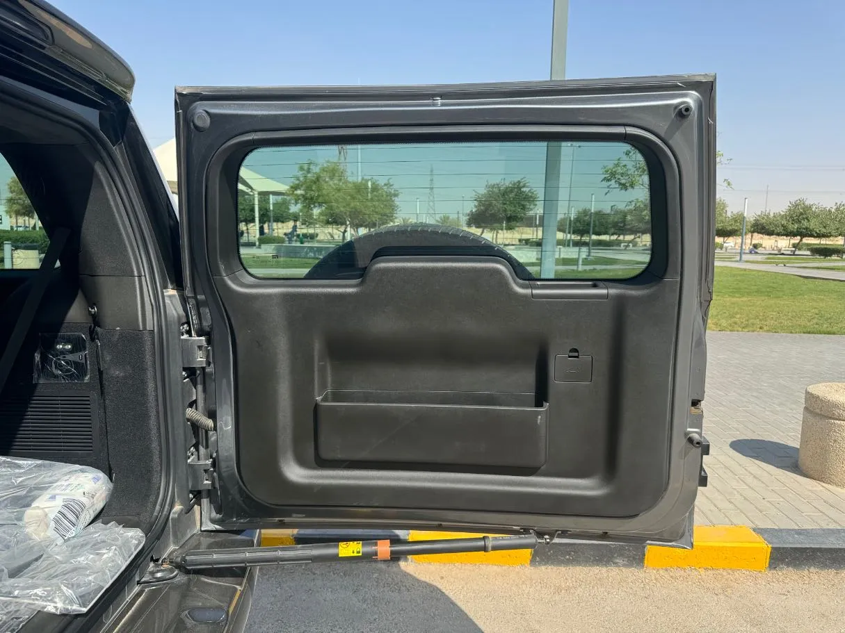 Car image 24