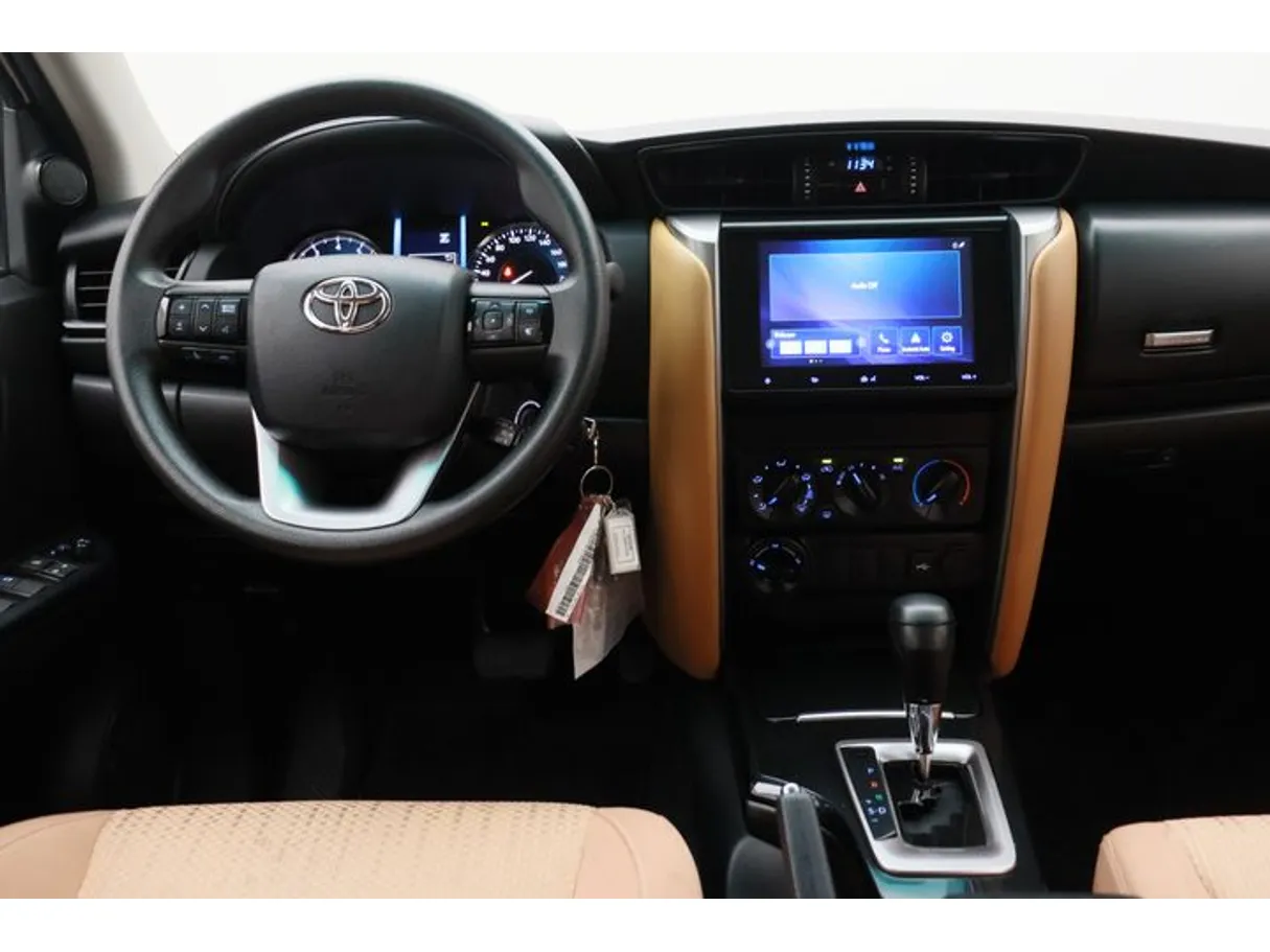 Car image 15
