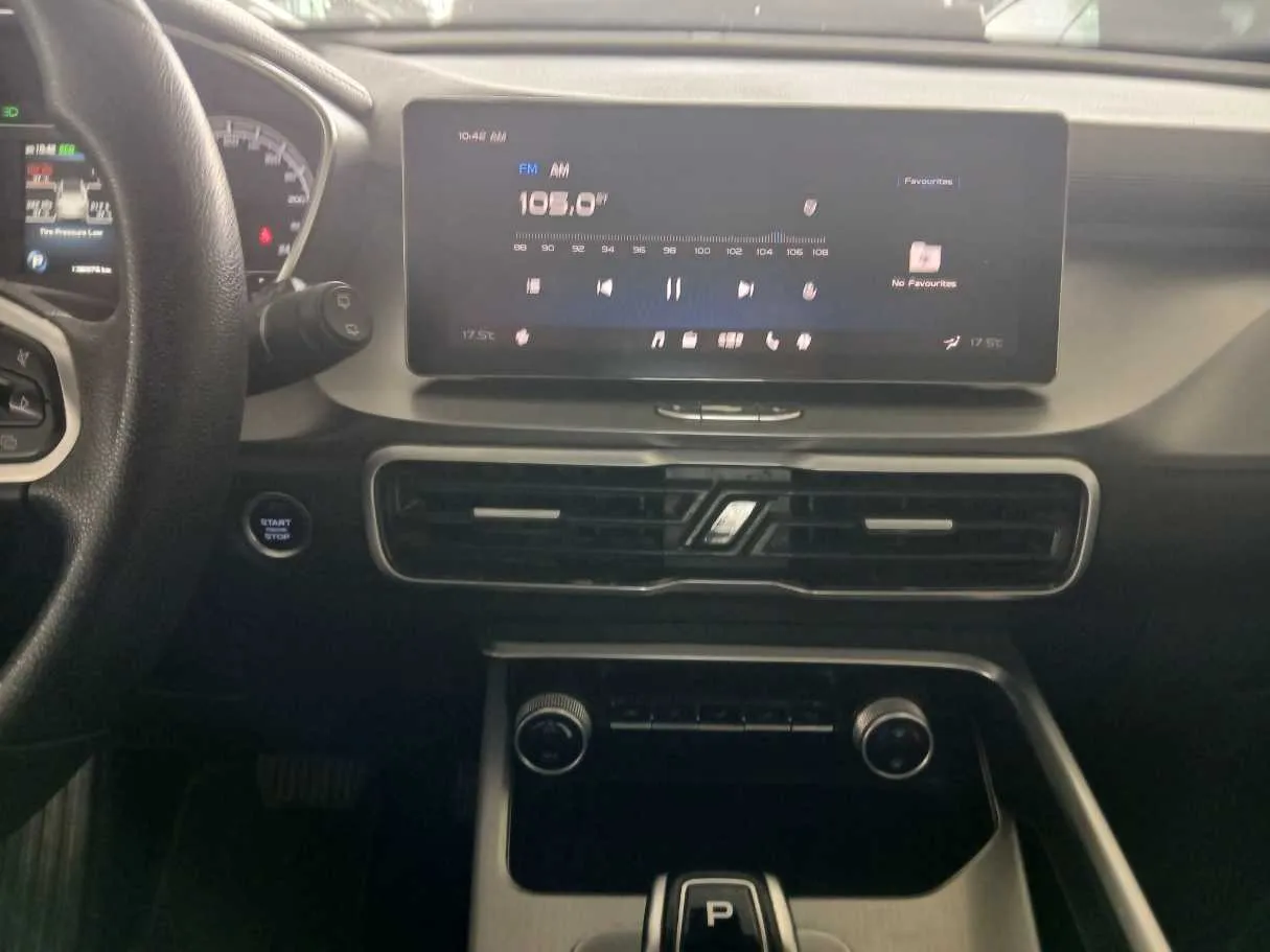 Car image 11