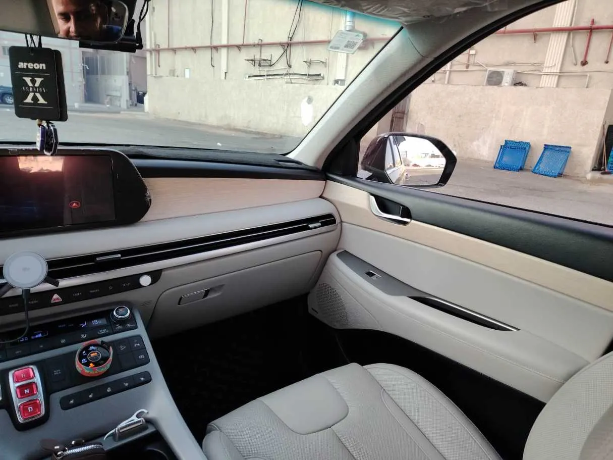 Car image 35