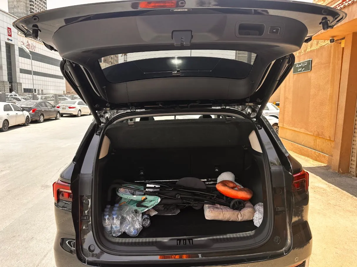 Car image 21