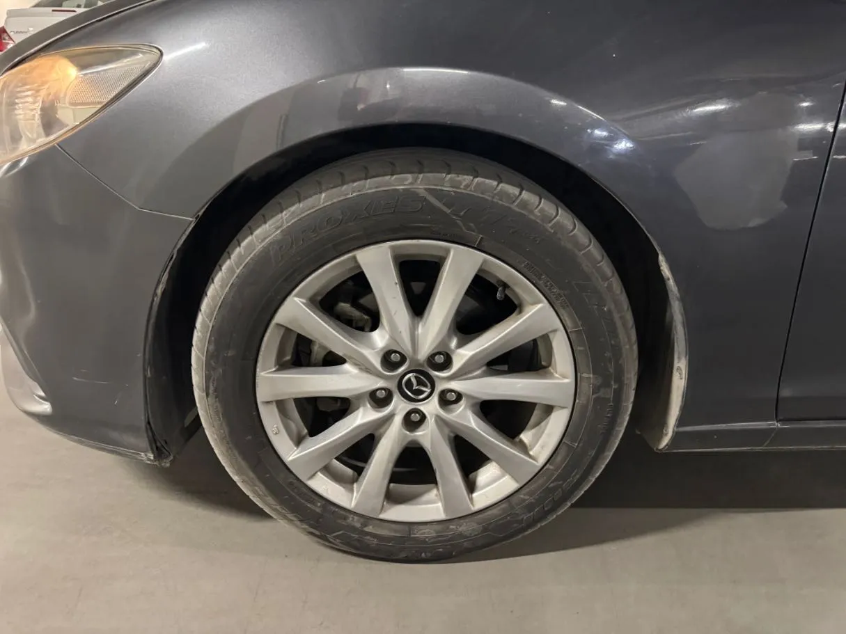 Car image 9
