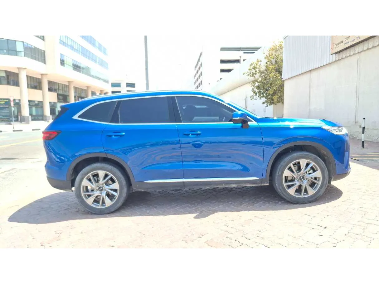 Car image 8