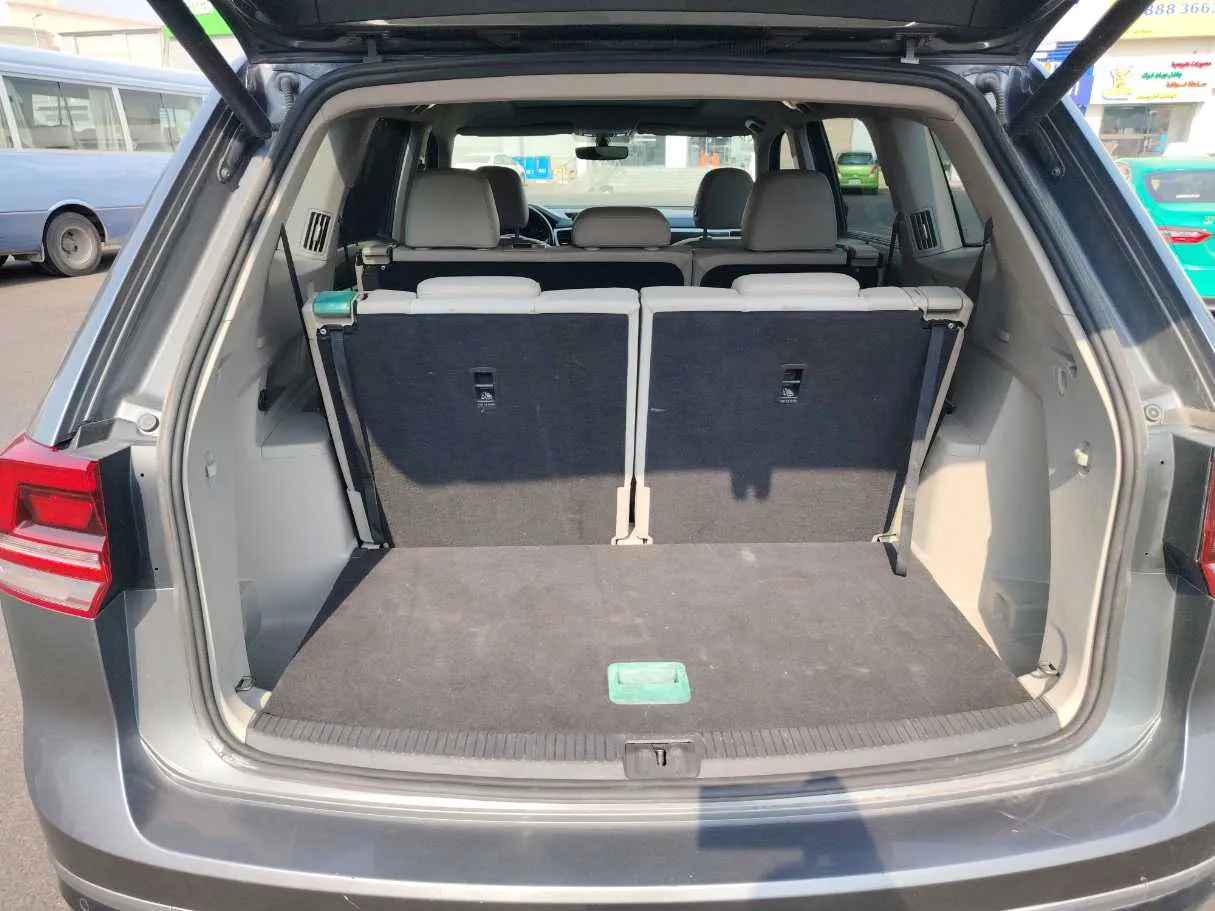 Car image 27