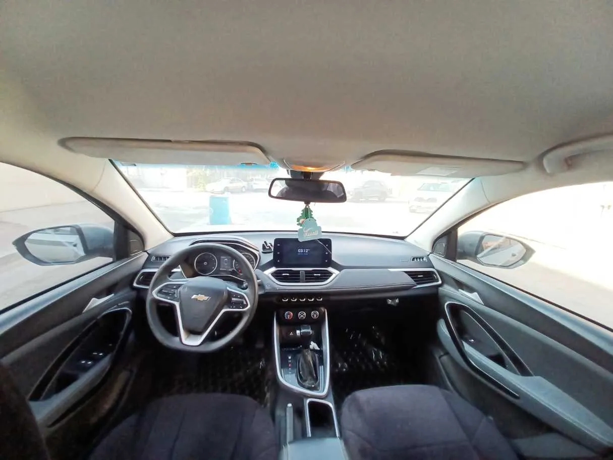 Car image 12