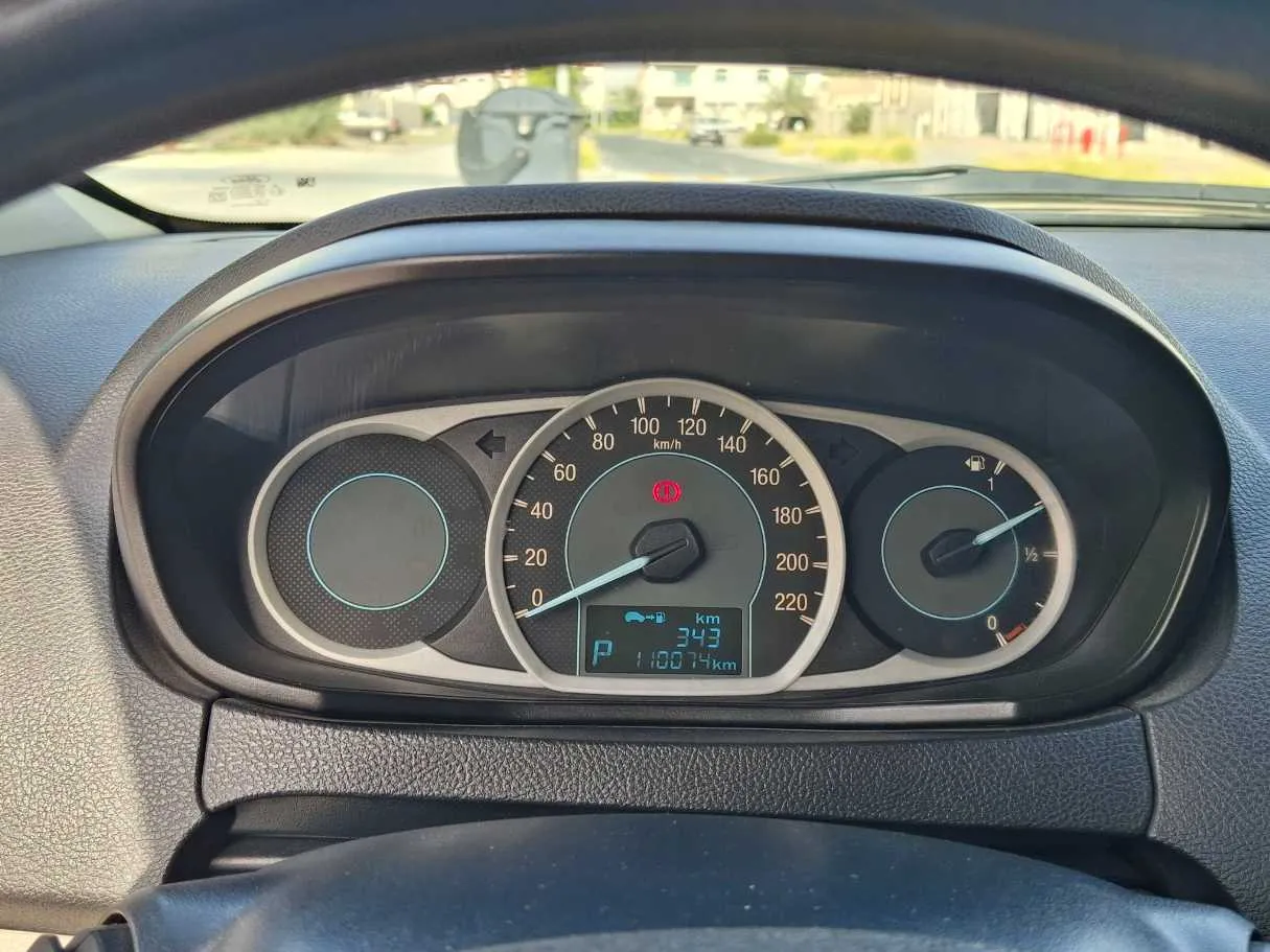 Car image 17