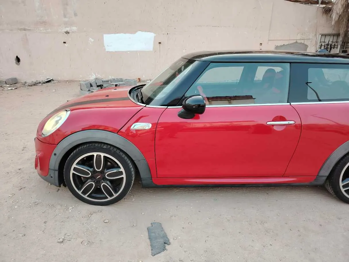 Car image 9