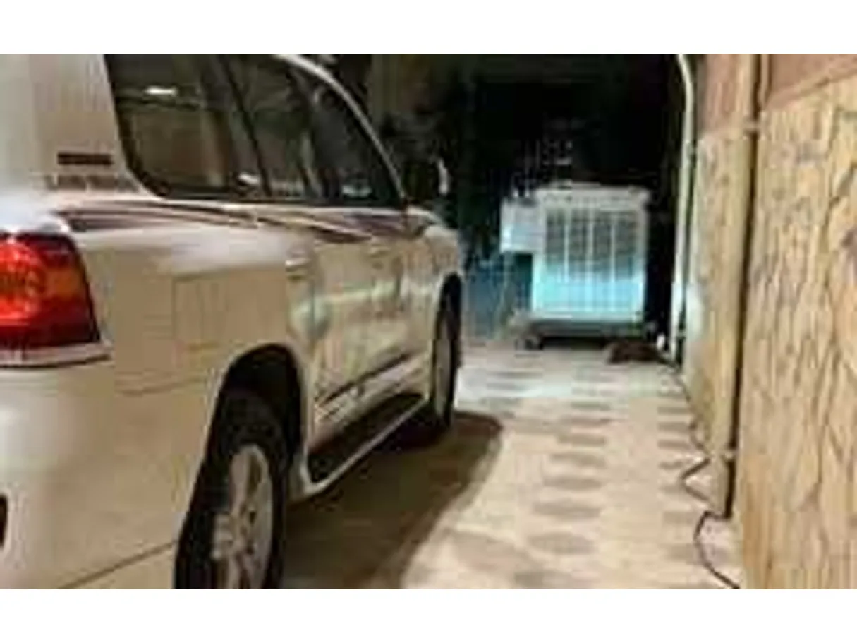 Car image 36