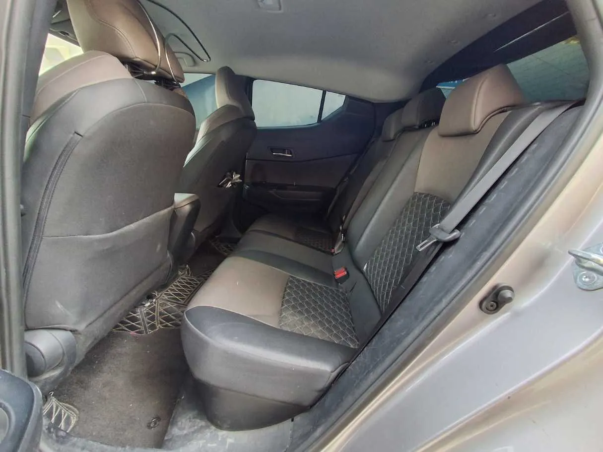 Car image 13