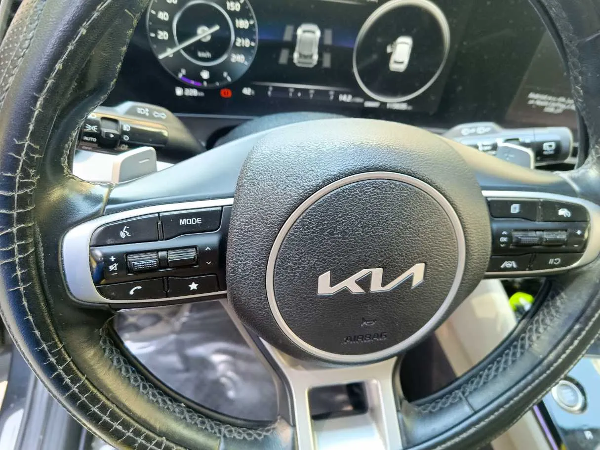 Car image 24