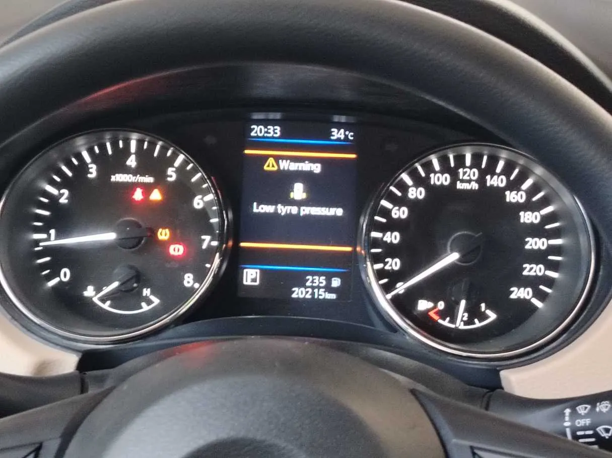 Car image 25