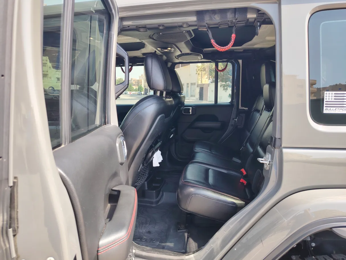 Car image 16