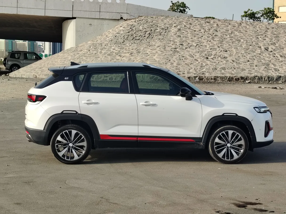 Car image 4
