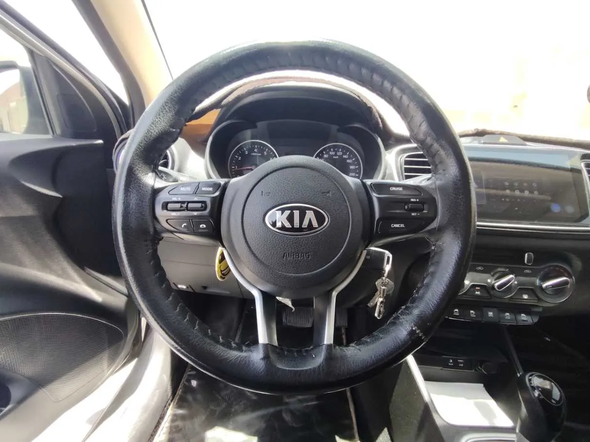 Car image 22