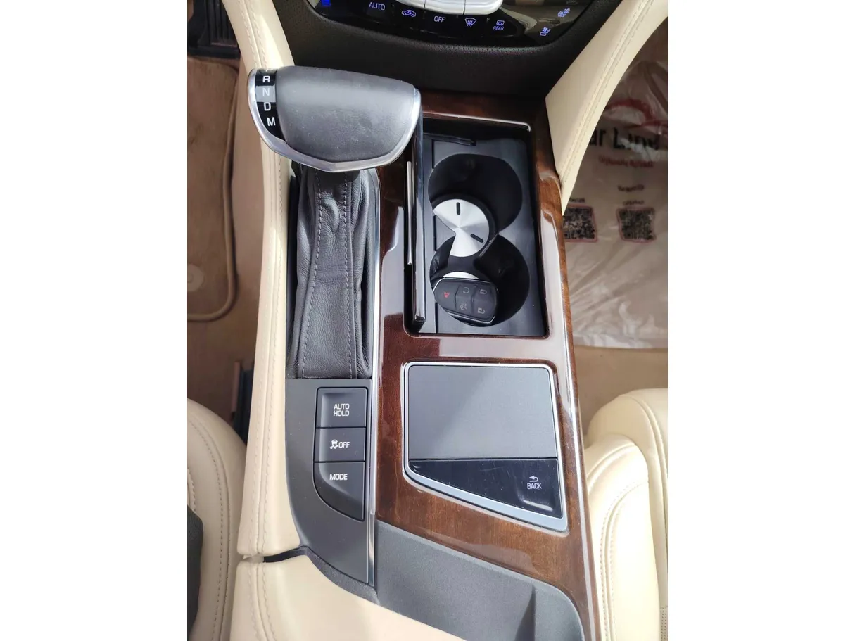 Car image 20