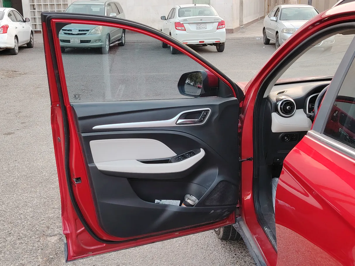Car image 11