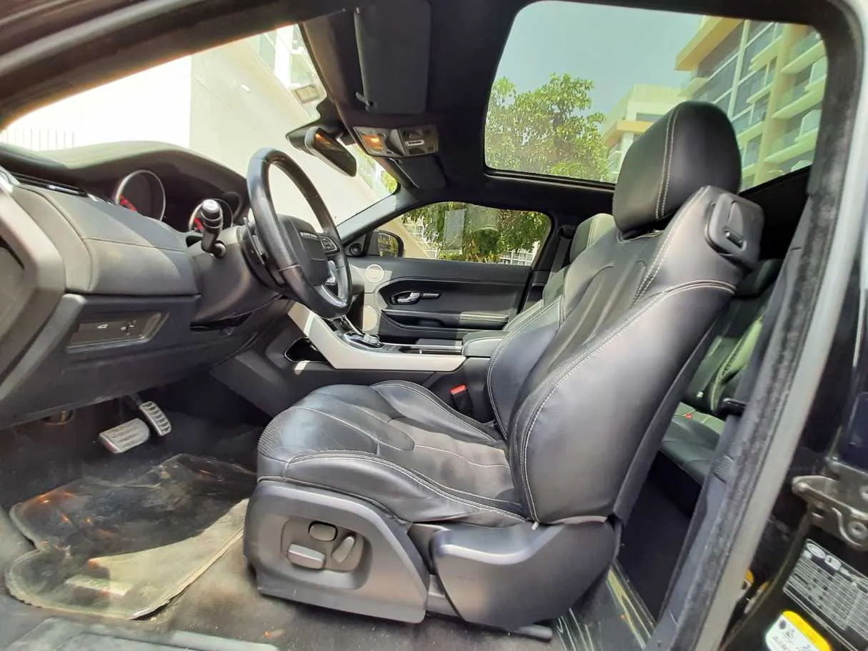 Car image 12