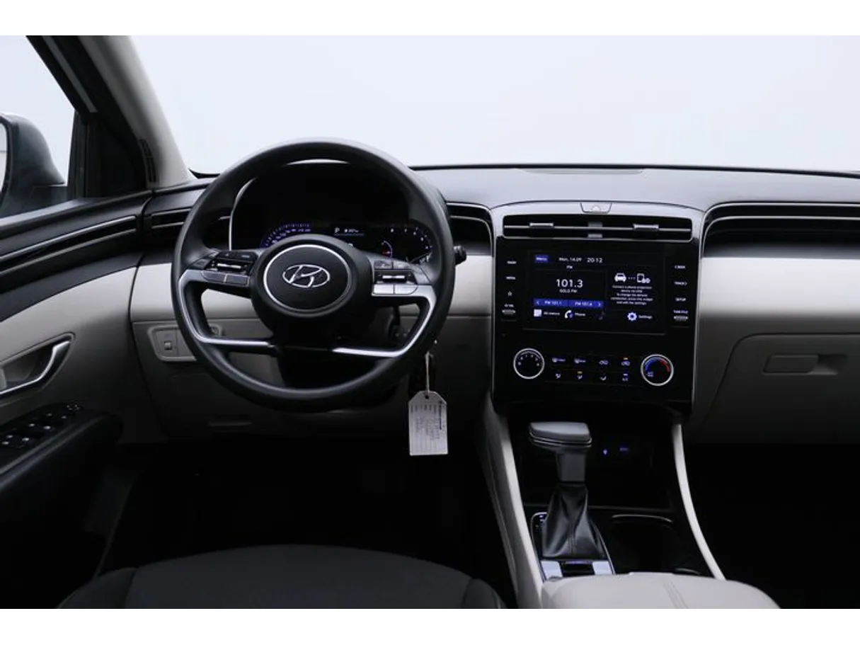 Car image 14