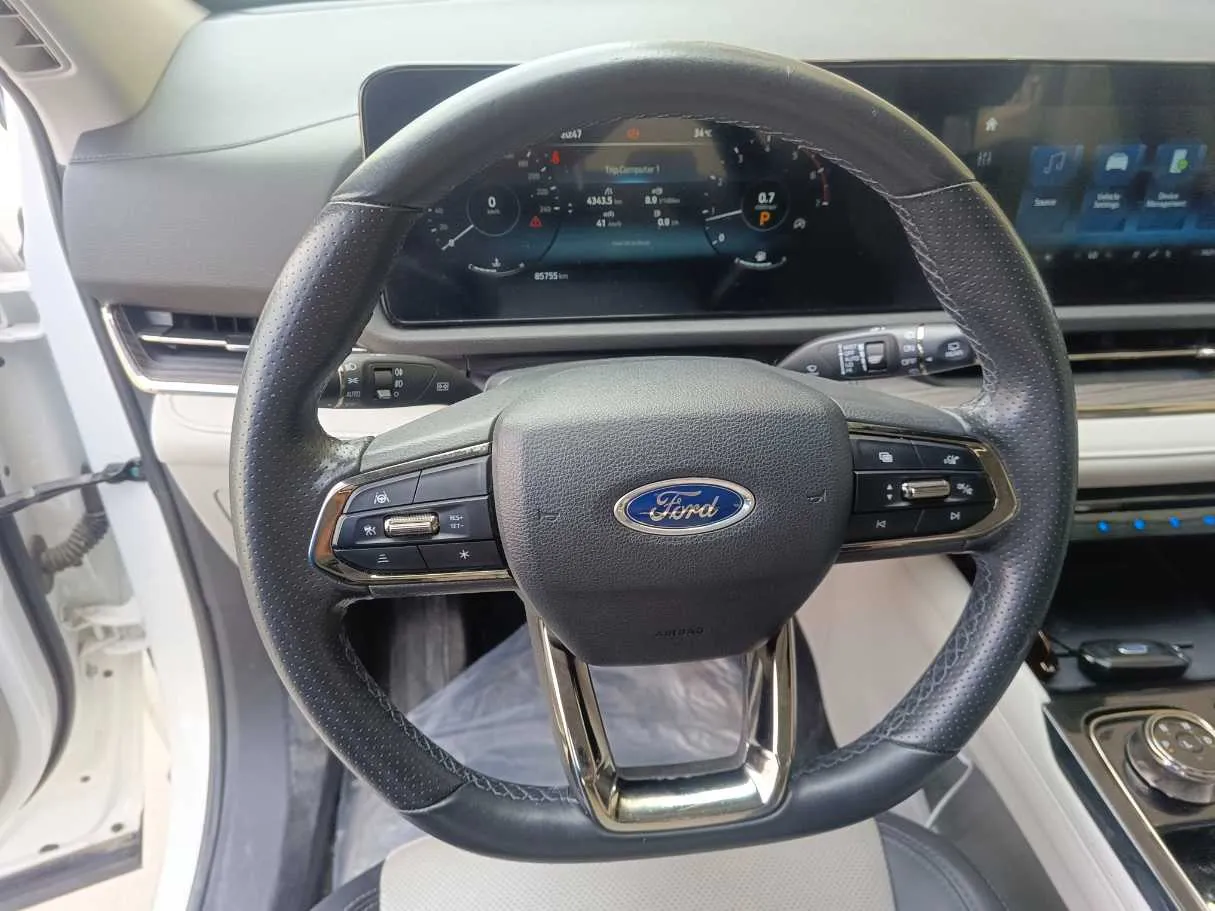 Car image 24