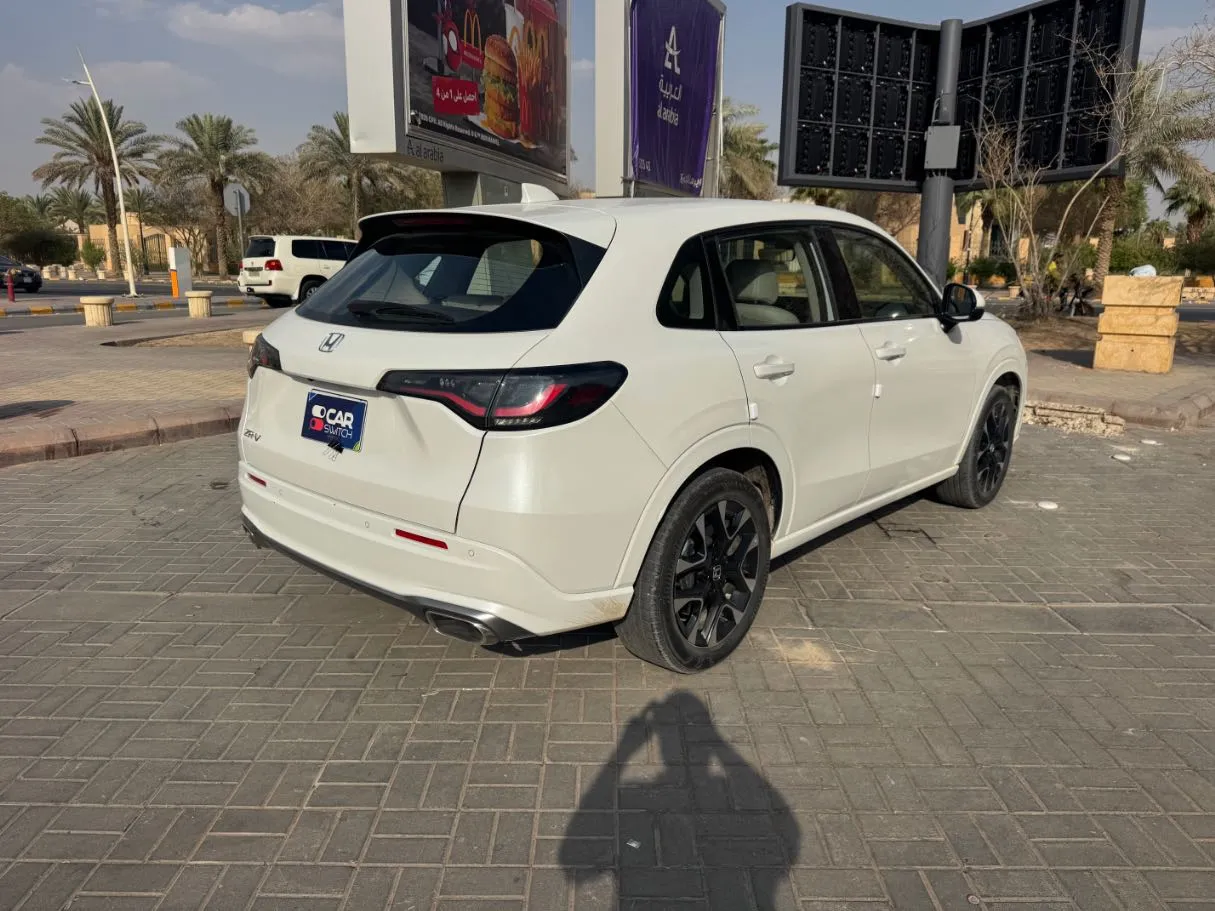 Car image 5