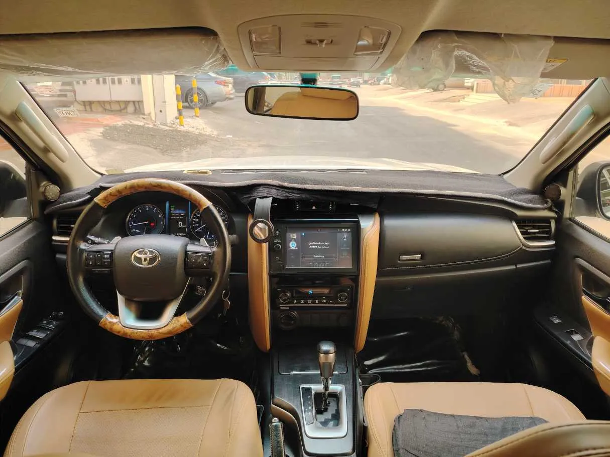 Car image 17