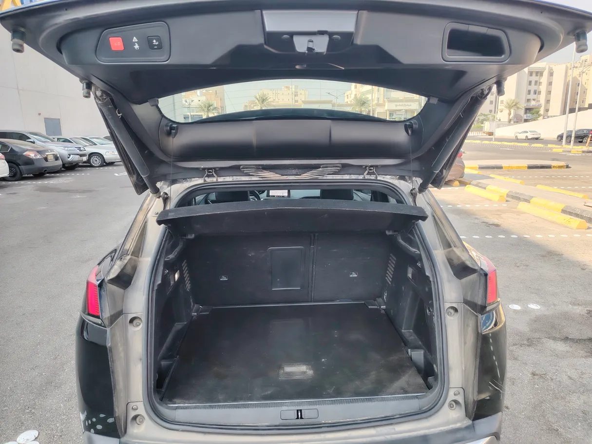 Car image 24
