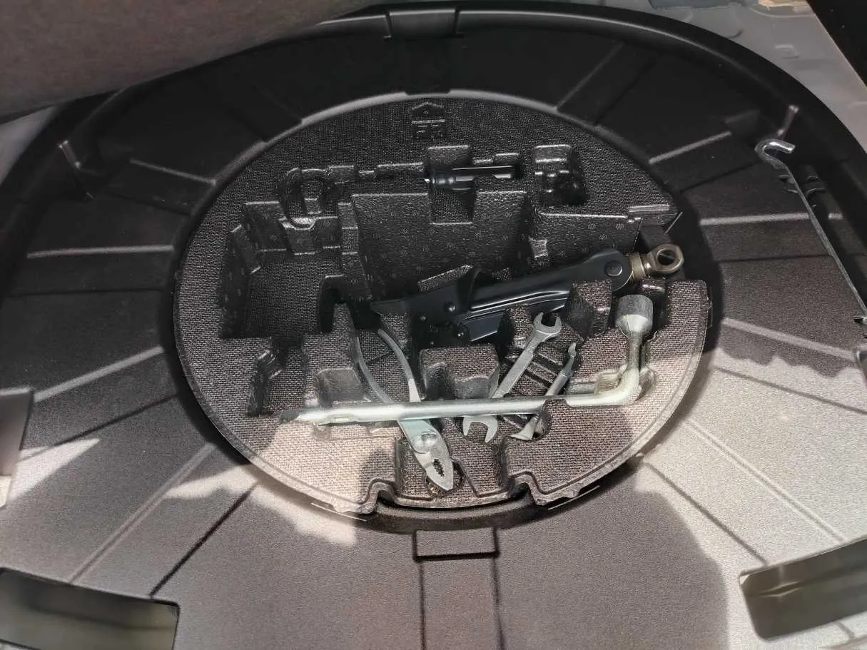 Car image 40