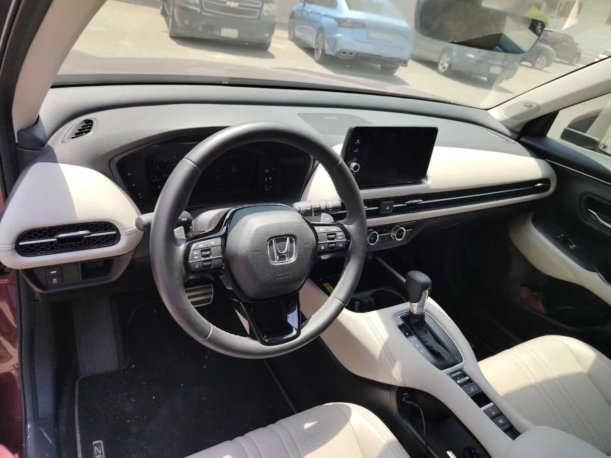 Car image 13