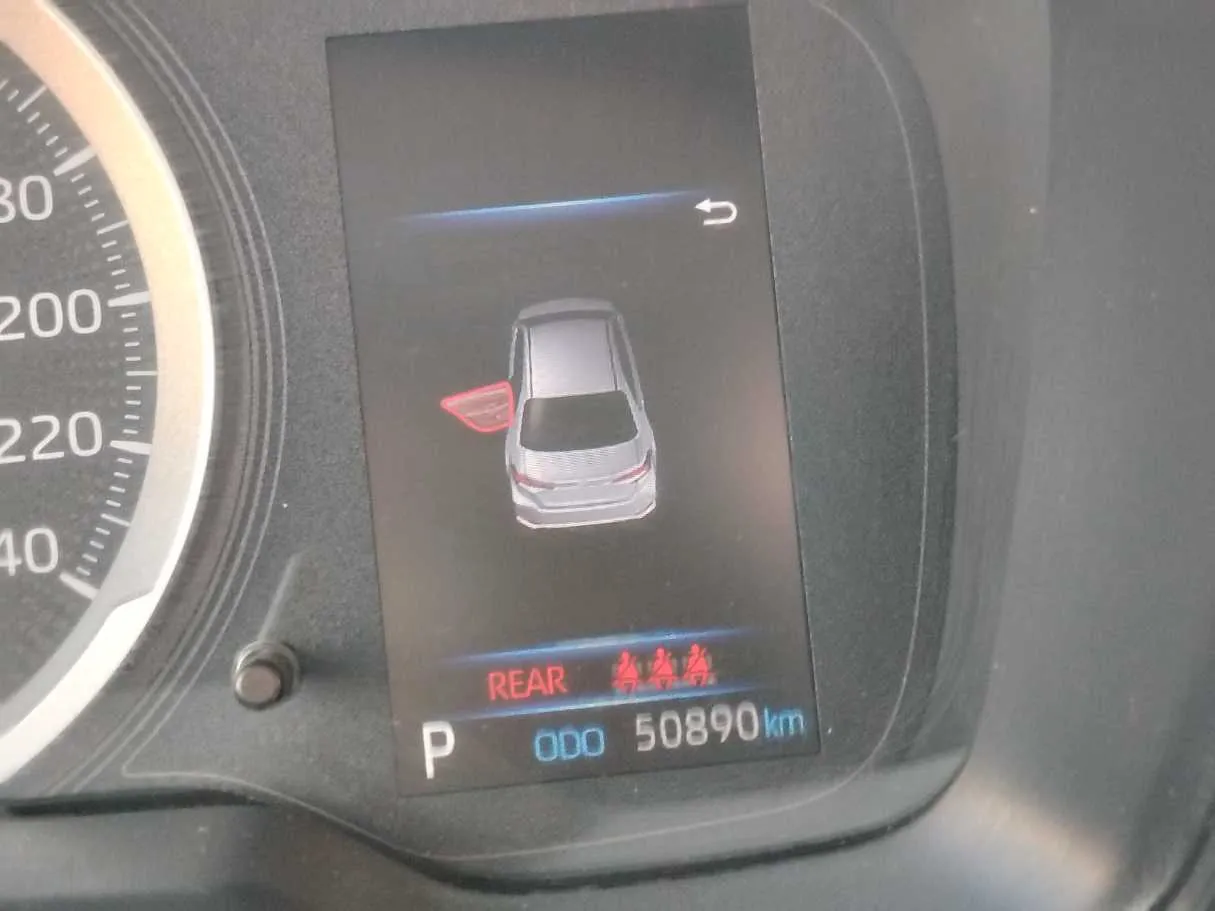 Car image 18