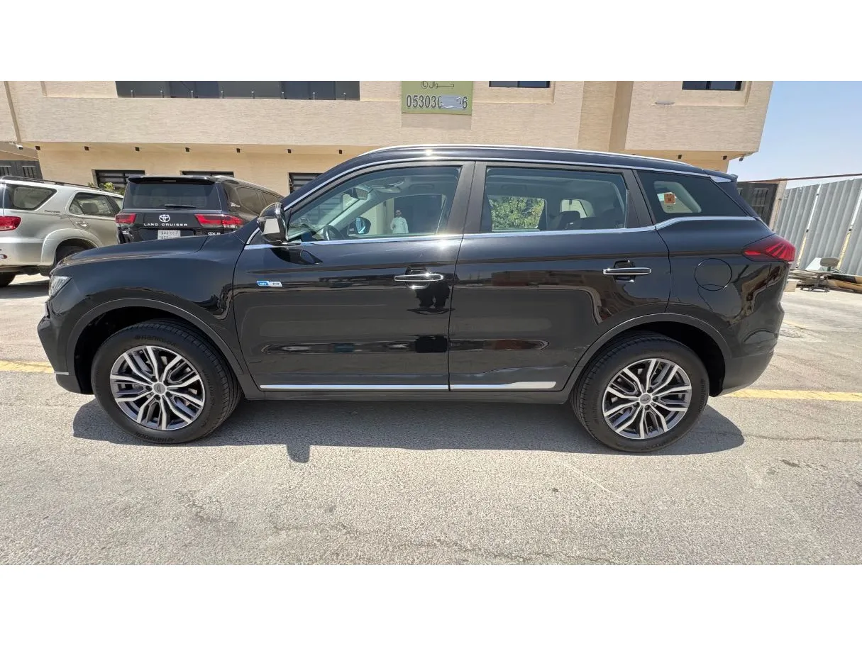 Car image 8