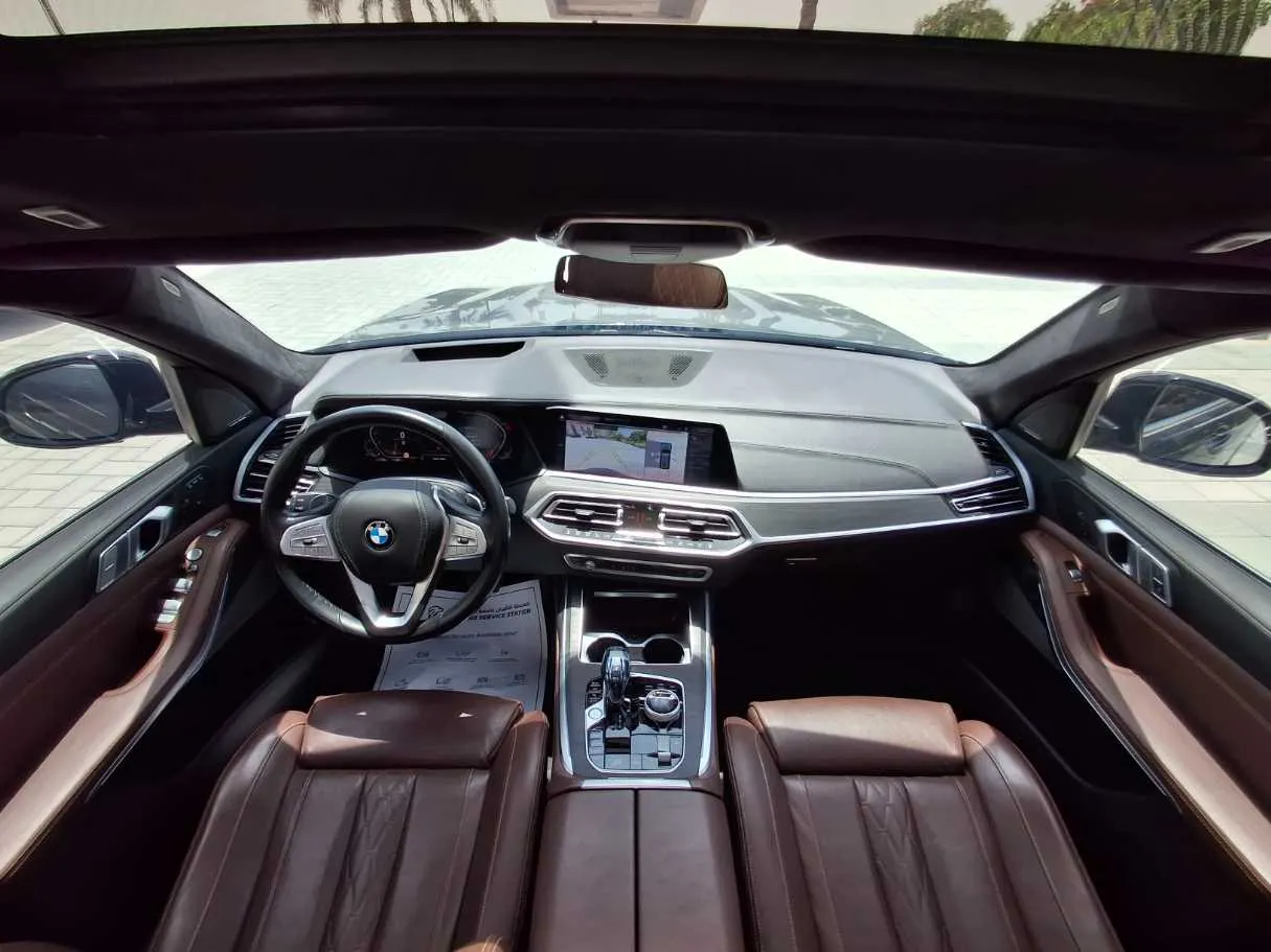 Car image 17